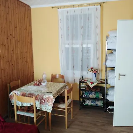 8 Termal Ut Apartment